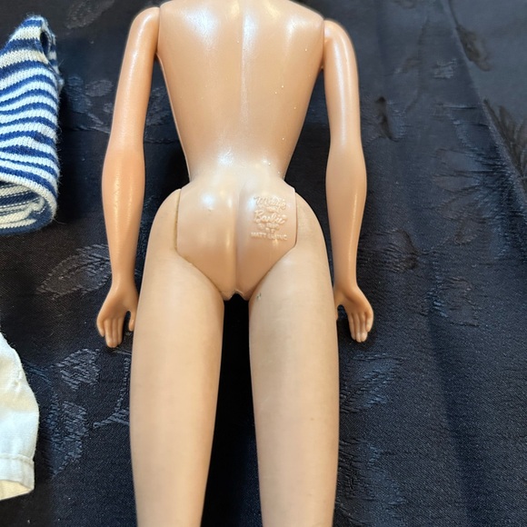 Barbie Fashion Queen doll with total bubble cut wig and black label blue top - Picture 5 of 12